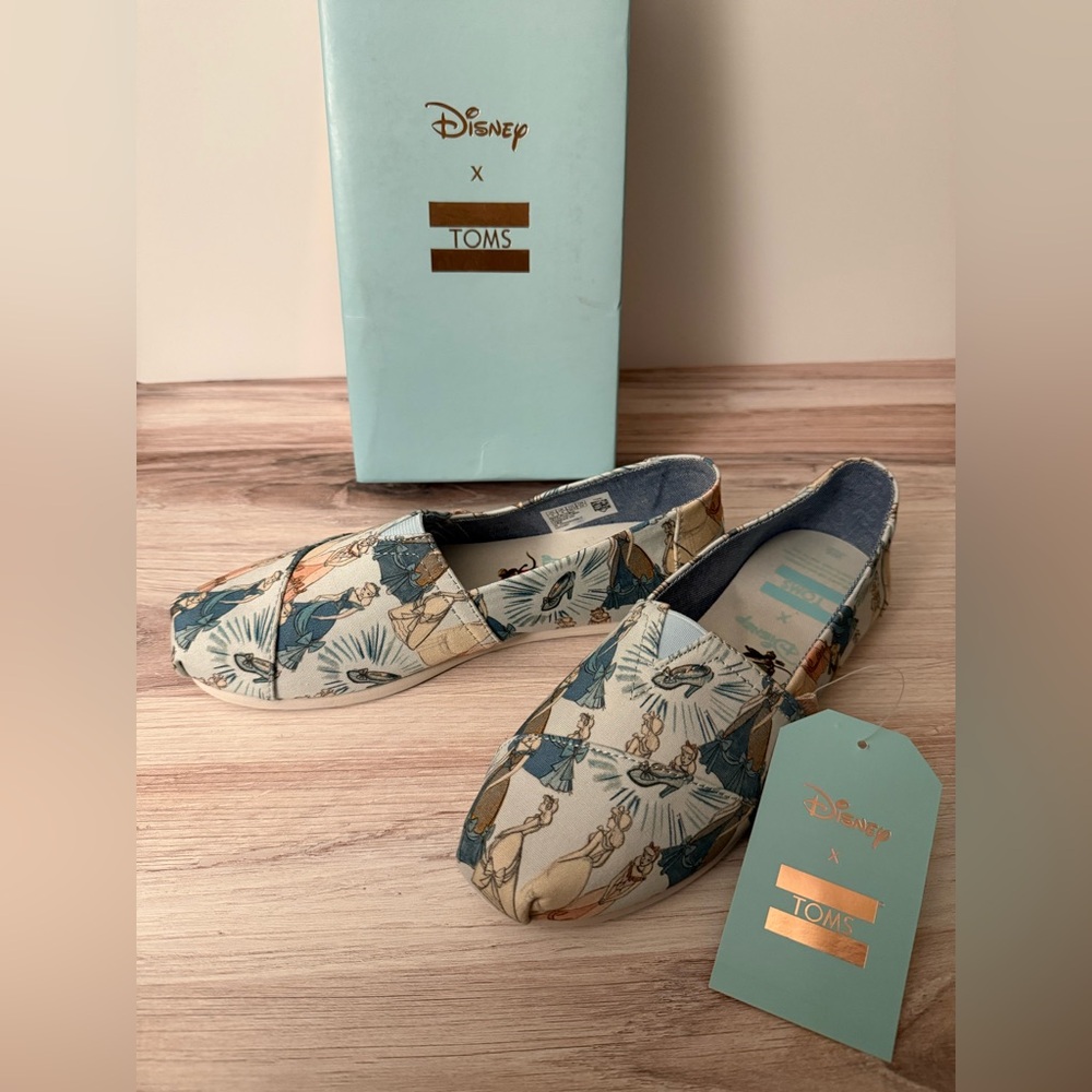 NEW IN BOX- Disney X TOMS Blue Cinderella Printed Canvas Women’s Classic